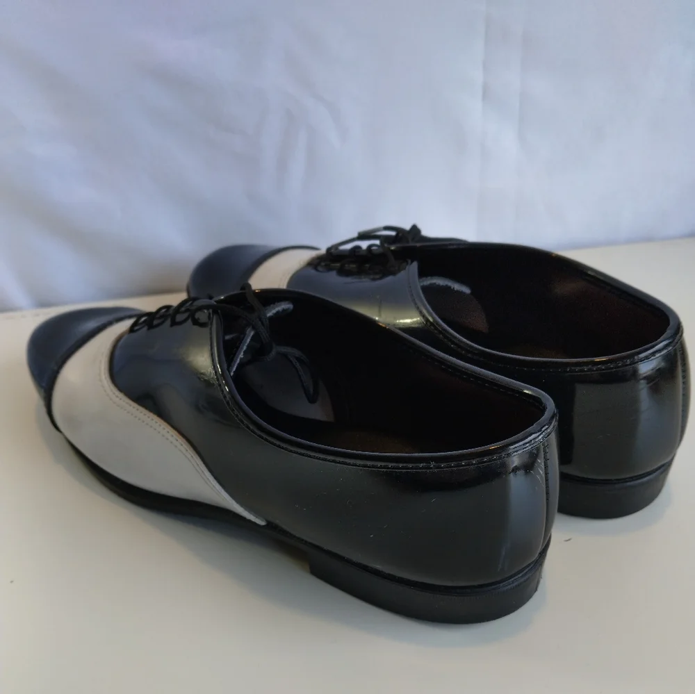 Shoes - Picture 3 of 4